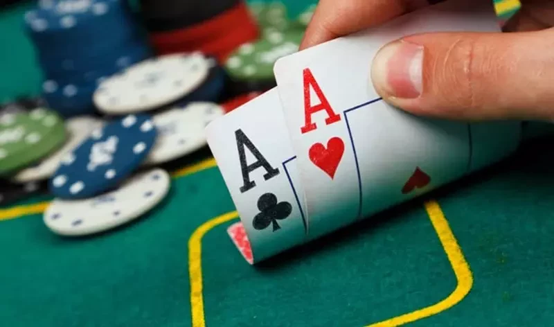 Thứ tự các chất bài trong Poker Hand là gì?